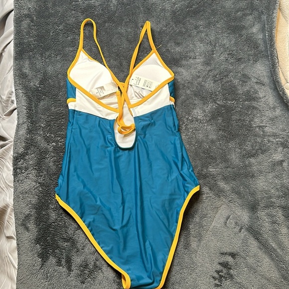 New Cupshe Keyhole Colorblock One-Piece size Small - Picture 4 of 8